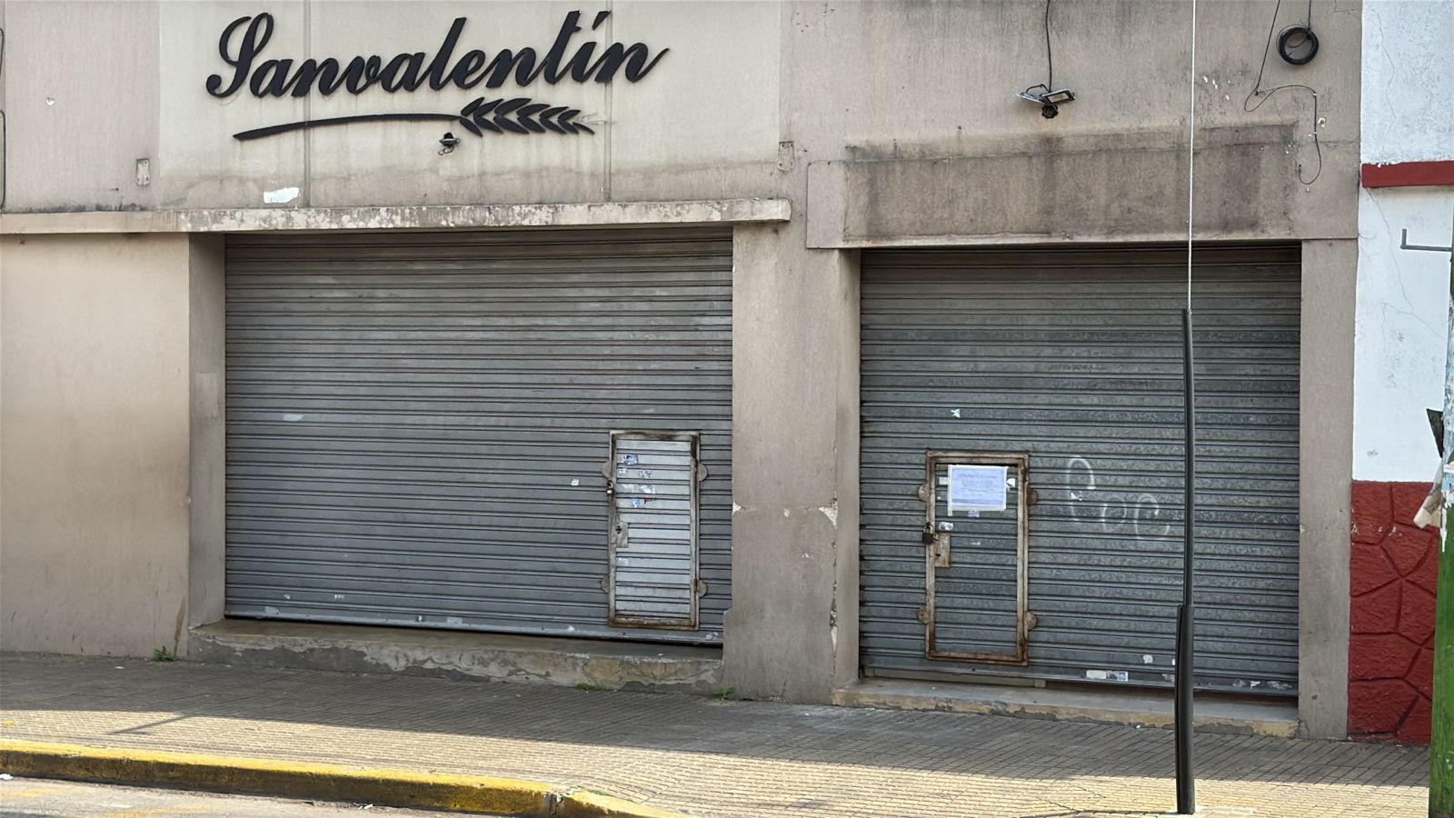 Local en Pte. Perón casi Independencia